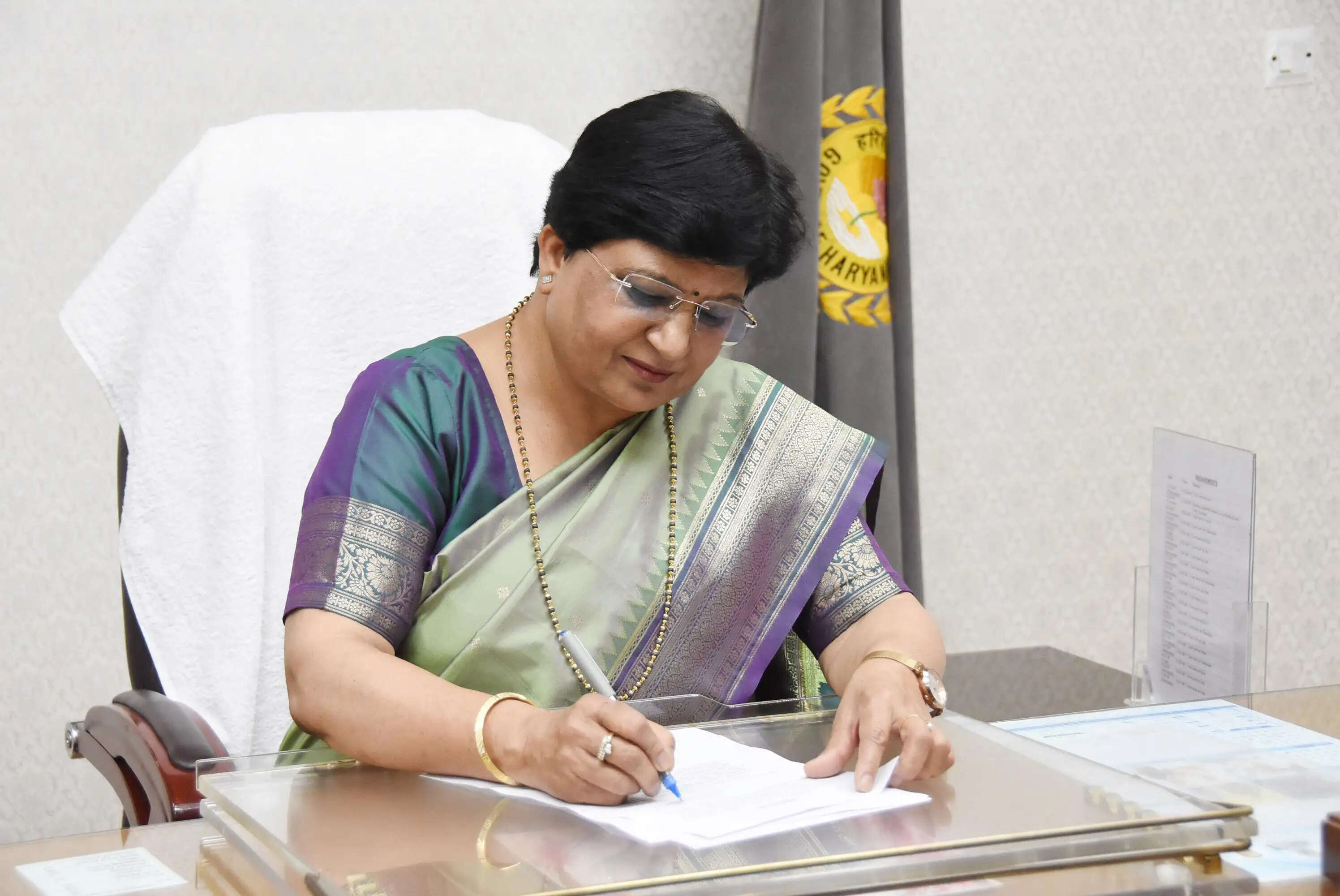 हिसार : वरिष्ठ आईएएस अधिकारी गीता भारती ने संभाला हिसार मंडलायुक्त का कार्यभार