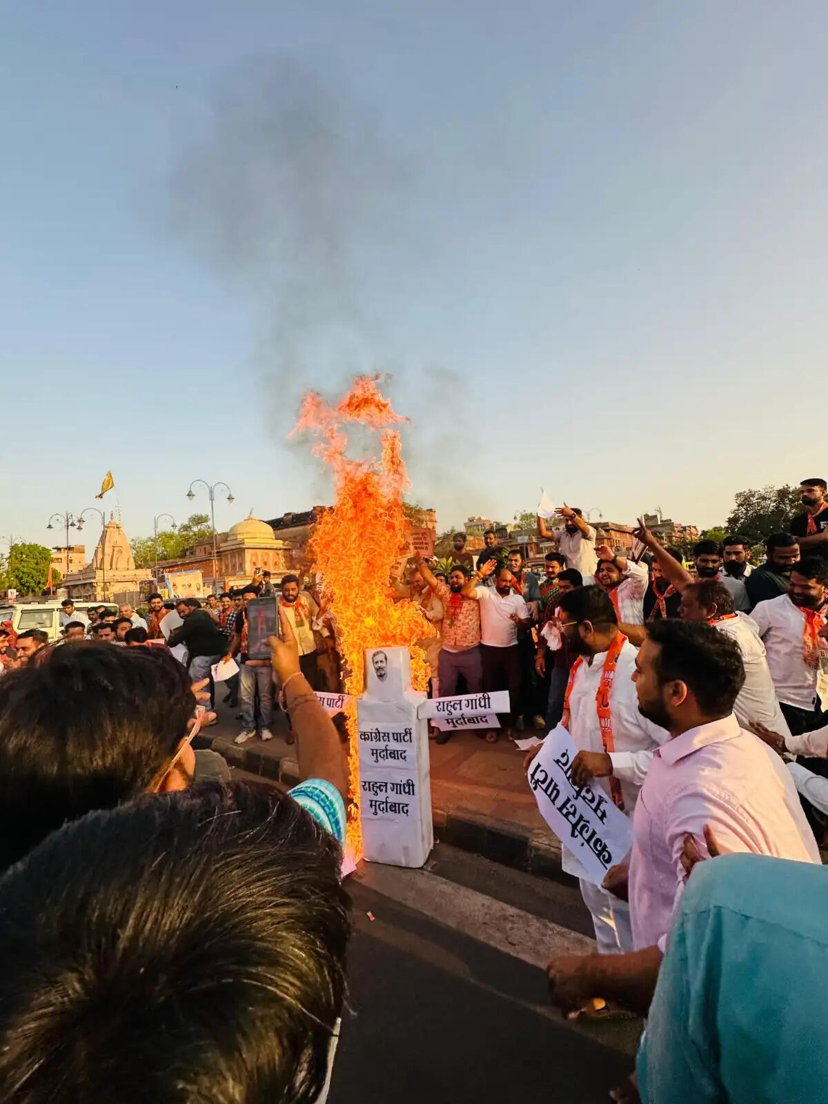 भाजपा युवा मोर्चा ने नेशनल हेराल्ड घोटाले को लेकर किया विरोध प्रदर्शन, राहुल गांधी का जलाया पुतला
