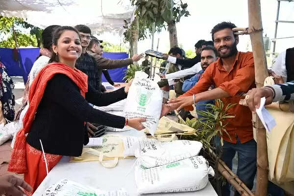 मप्रः अब किसान ग्रीष्म कालीन में करेंगे सोयाबीन की खेती, नई किस्‍म के बीज वितरित