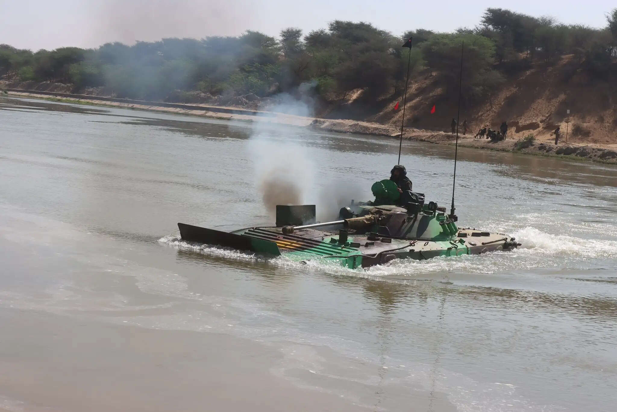 सैन्य प्रदर्शन में भारतीय सेना की खड़गा कोर ने दिखाया कौशल