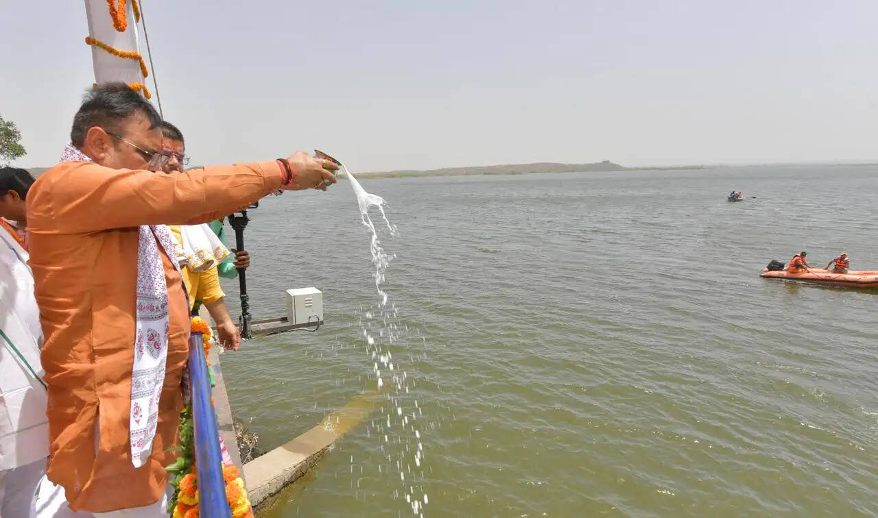 गंगादशमी पर मुख्यमंत्री ने किया बंध बरेठा बांध पर जल पूजन, ‘वंदे गंगा जल संरक्षण जन अभियान-2026’ का शुभारंभ
