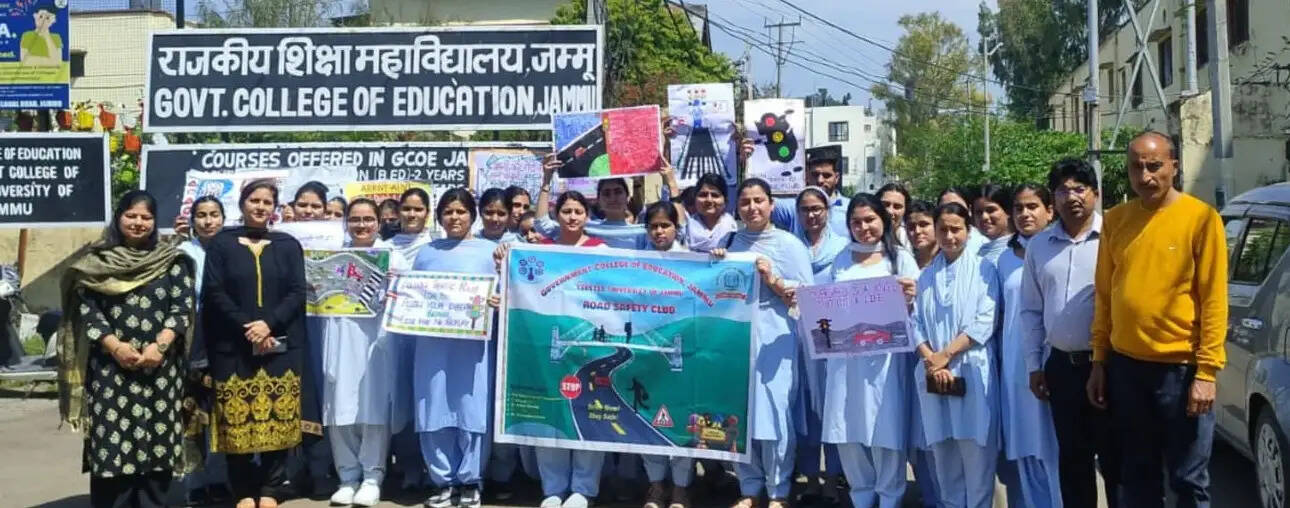 जीसीओई जम्मू में सड़क सुरक्षा जागरूकता रैली का आयोजन
