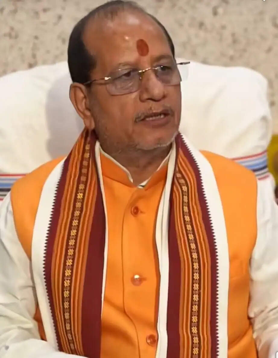 राजस्व अधिकारियों की दो टूक- सर कटा सकते हैं, झुकेंगे नहीं, सरकार ने भी दिखाए तेवर