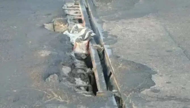 एक बार फिर सरयू नदी पर बने पुल के उखड़े ज्वाइंटर, 44 साल पहले बना था यह पुल