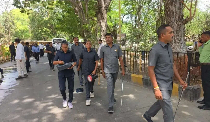 गुजरात की तीन महानगर पालिकाओं को बम से उड़ाने की धमकी, सुरक्षा व्यवस्था कड़ी