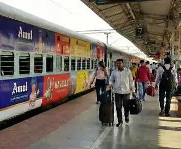 शहर की चार ट्रेनें बनेंगी मोबाइल बिलबोर्ड, दिखेंगे विज्ञापन