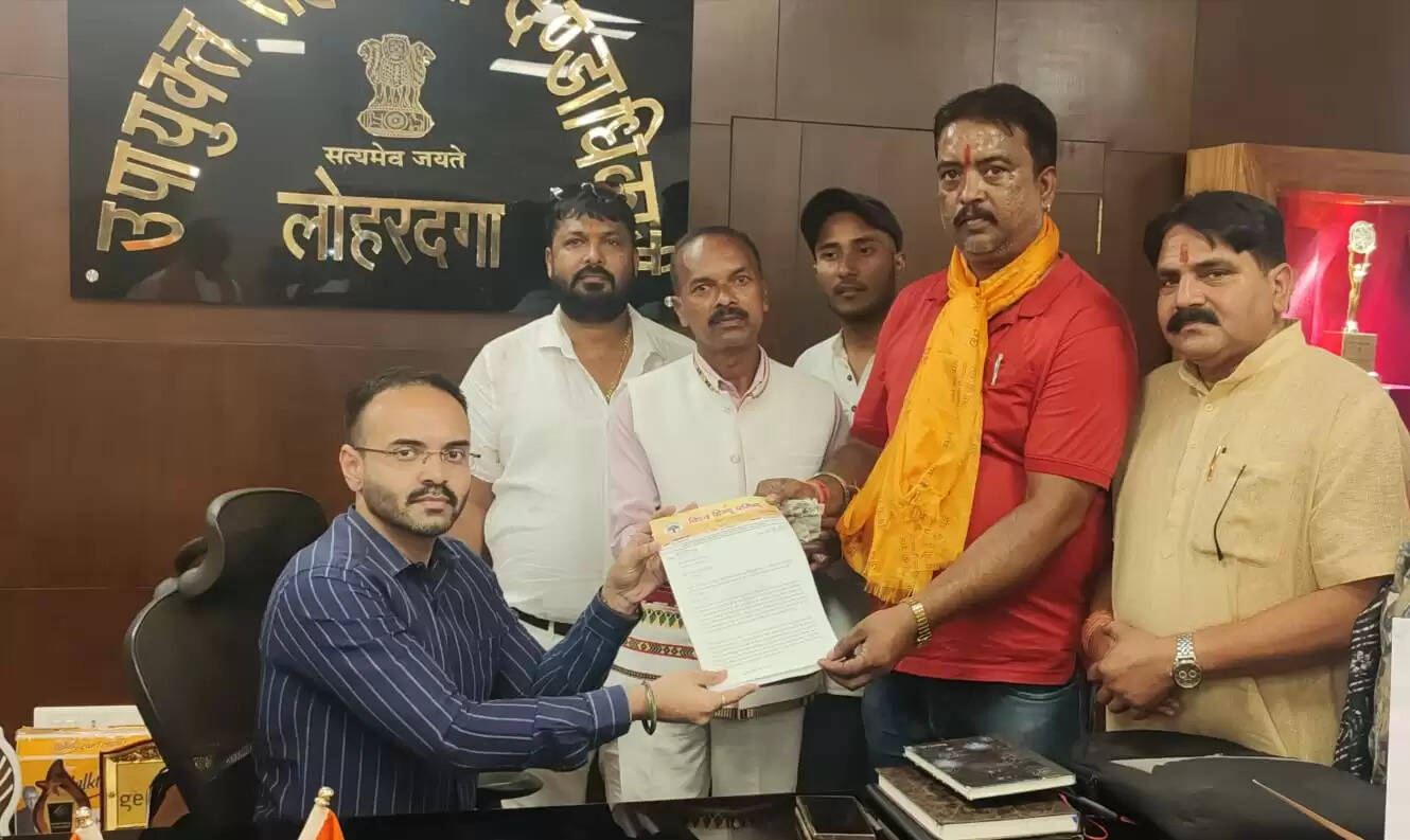 विहिप का बंगाल सरकार की बर्खास्तगी और राष्ट्रपति शासन की मांग को लेकर धरना- प्रदर्शन