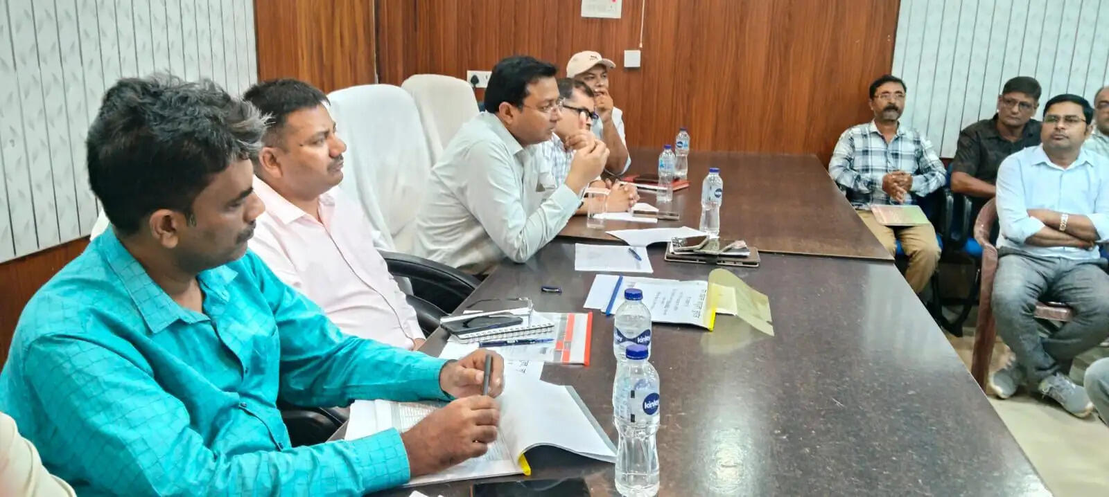 पिपरा में डीडीसी ने की विकास योजनाओं की समीक्षा, लंबित आवास जल्द पूरा करने का निर्देश