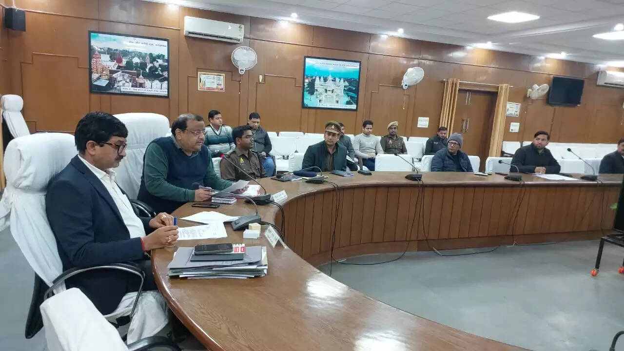 फर्रुखाबाद में युद्ध की स्थिति में नागरिकाें काे सुरक्षित निकालने के लिए हाेगा मॉक ड्रिल और ब्लैक आउट अभ्यास