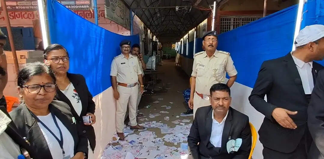 सारण विधि मंडल के चुनावी मैदान में कई उम्मीदवारों के किस्मत बैलट बॉक्स में बंद