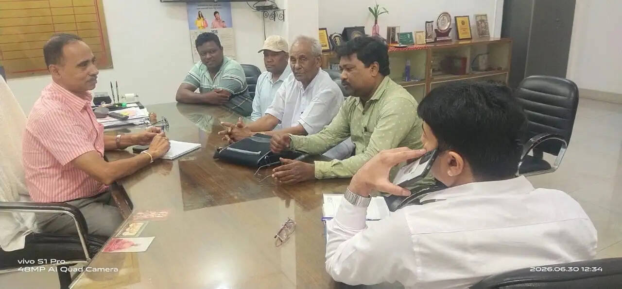 एचईसी मजदूरों की समस्याओं के समाधान को लेकर प्रबंधन से वार्ता