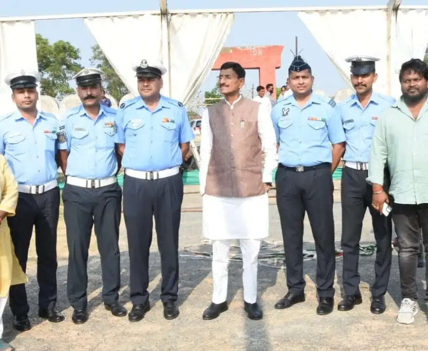 आर्मी ग्राउंड पहुंचे सेठ, एयर शो की तैयारियों का लिया जायजा