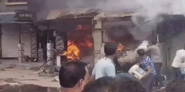 इंदौर में&nbsp;मल्टी के नीचे हार्डवेयर दुकान में भीषण आग, मची अफरा-तफरी, 20 हजार लीटर पानी से पाया काबू