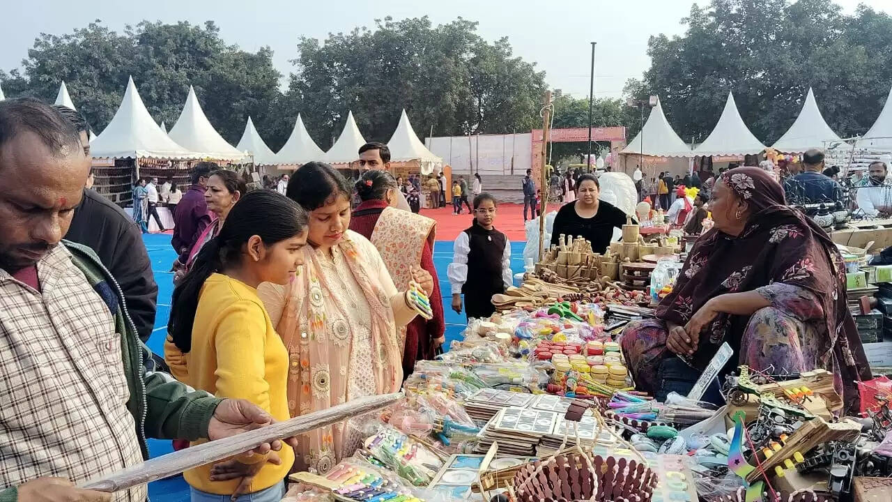 फरीदाबाद : पर्यटकों के आकर्षण का केंद्र बना सरस मेला