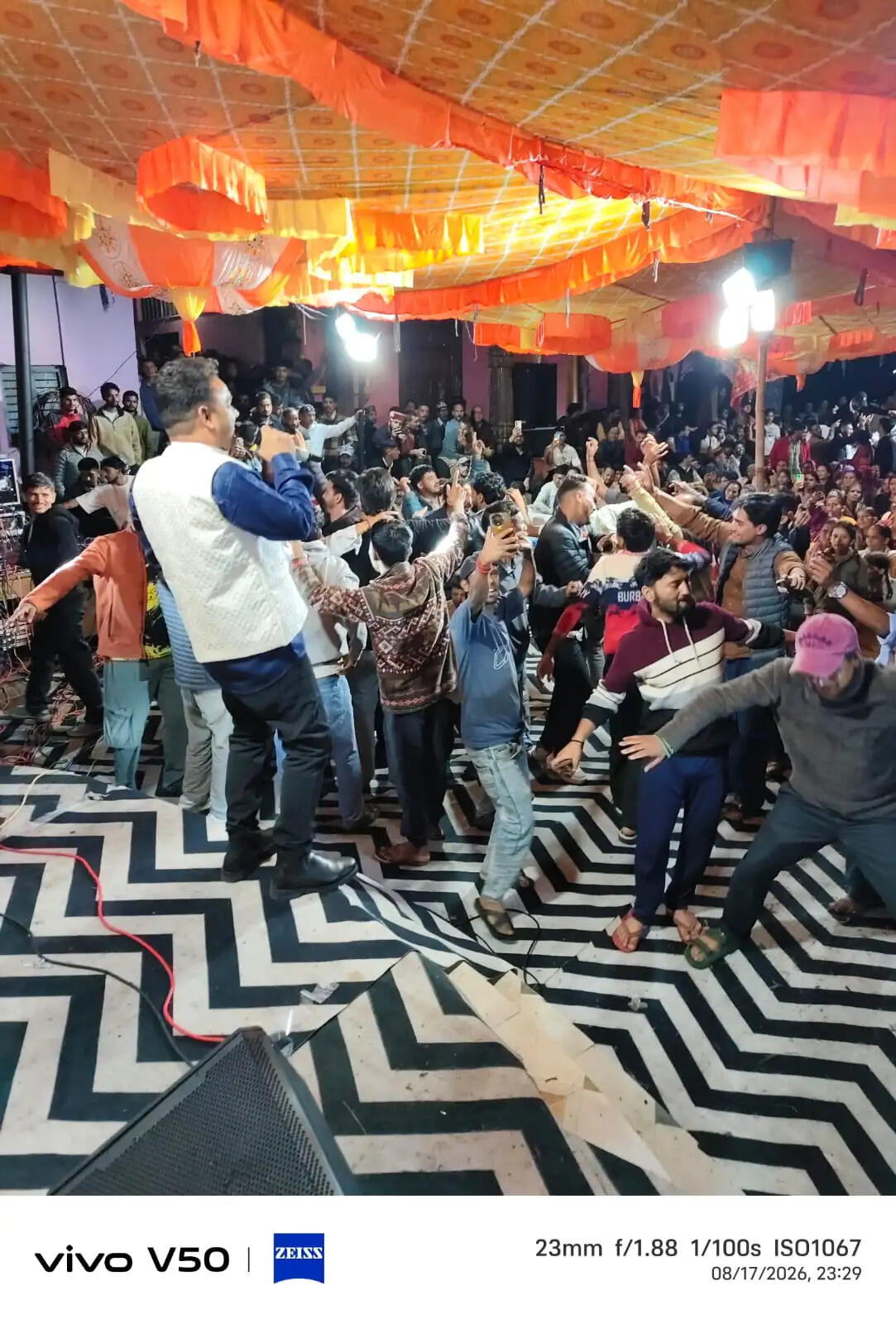 मंजू व धनराज शौर्य के गीतों पर देर रात तक झूमे पर्यटक