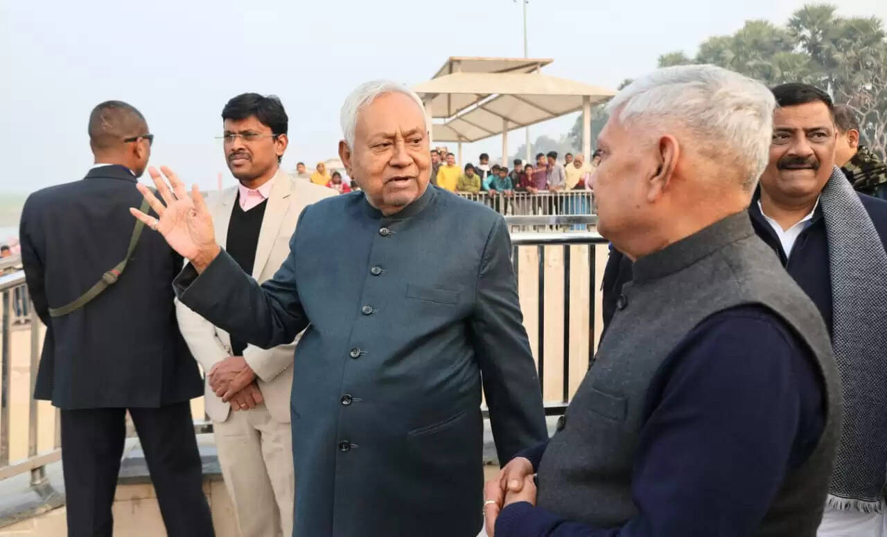 मुख्यमंत्री नीतीश कुमार ने बख्तियारपुर के सीढ़ी घाट का किया निरीक्षण, गंगा रिवर फ्रंट कार्यों की सराहना