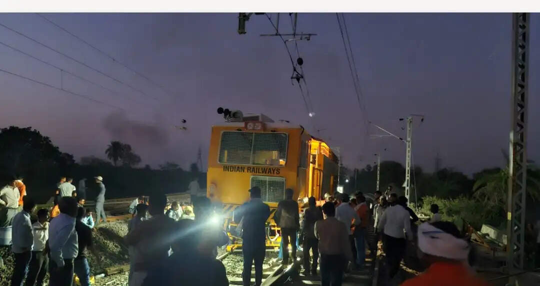 राजगढ़ः एमएफआई मशीन के दो पहिए पटरी से उतरे, पांच घंटे ठप रहा रेल यातायात