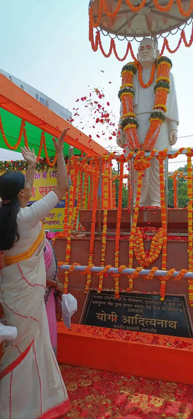 आधुनिक भारत के शिल्पकार लौहपुरुष सरदार पटेल को जन्म जयंती पर दी पुष्पांजली