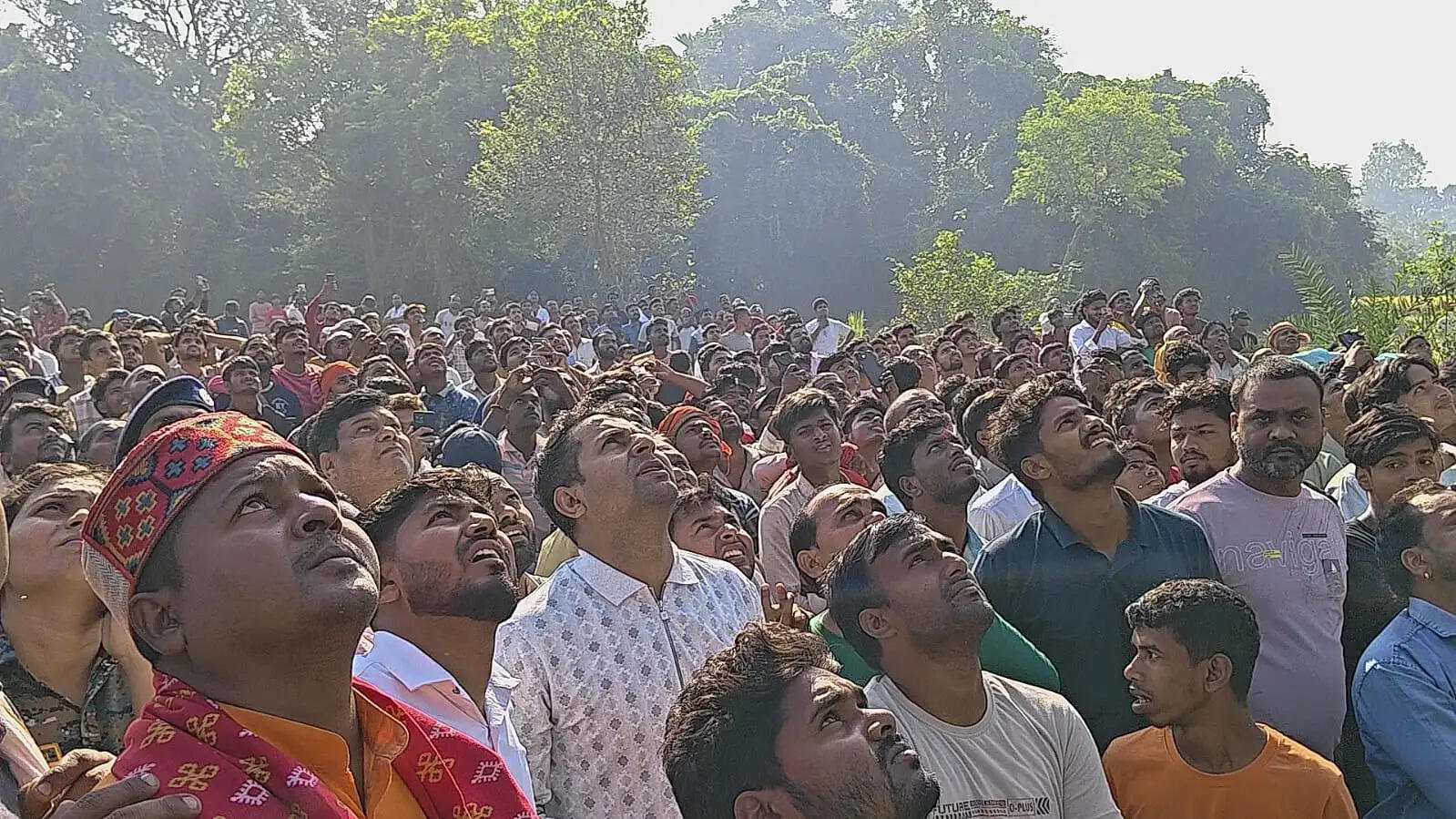 चार घंटे तक मोबाइल टावर पर चला हाई-वोल्टेज ड्रामा, प्रेमी के समझाने पर नीचे उतरी युवती