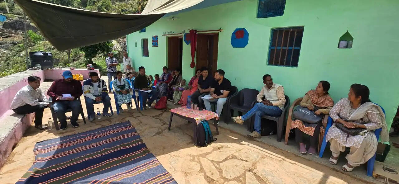 गैरोल गांव में चौपाल , ग्रामीणों ने रखी 10&nbsp;&nbsp;समस्याएं