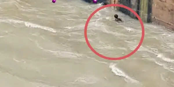 बांगो बांध के खुले गेट में कूदा युवक, तेज बहाव में हुआ लापता