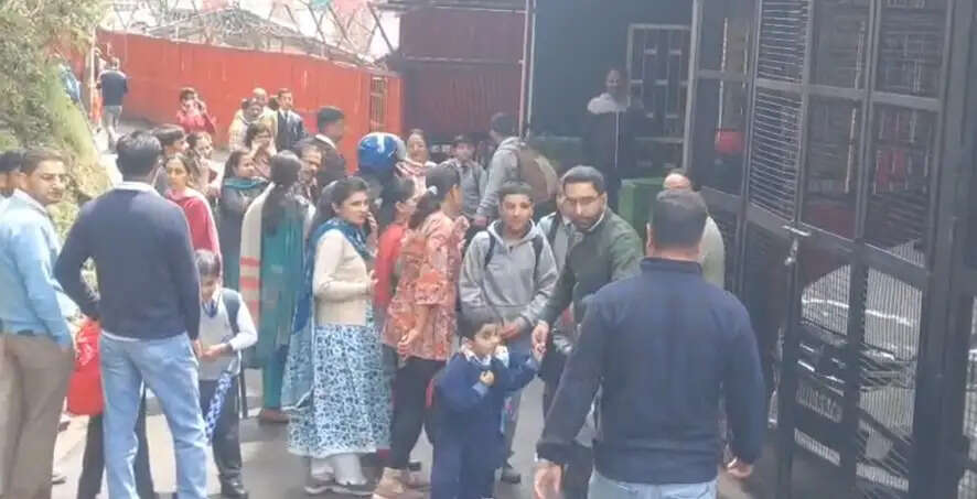 शिमला के प्रतिष्ठित स्कूलों को बम से उड़ाने की धमकी, दयानंद पब्लिक स्कूल खाली कराया गया