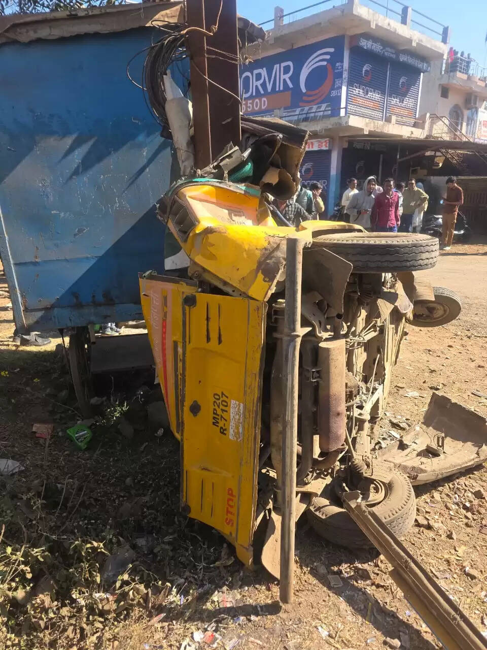 जबलपुरः बस ने सवारी ऑटो को मारी टक्कर, एक की मौत और चार घायल