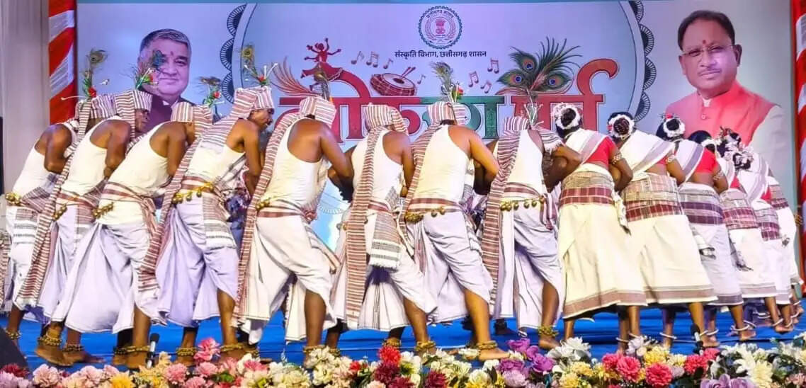 सरहुल-करमा की थाप पर झूम उठा लोकरंग पर्व, लोकसंस्कृति के रंगों से सजा समापन