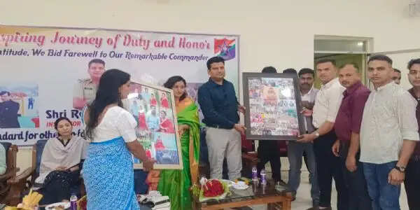 आरपीएफ इंस्पेक्टर को तबादले के उपरांत भावभीनी विदाई