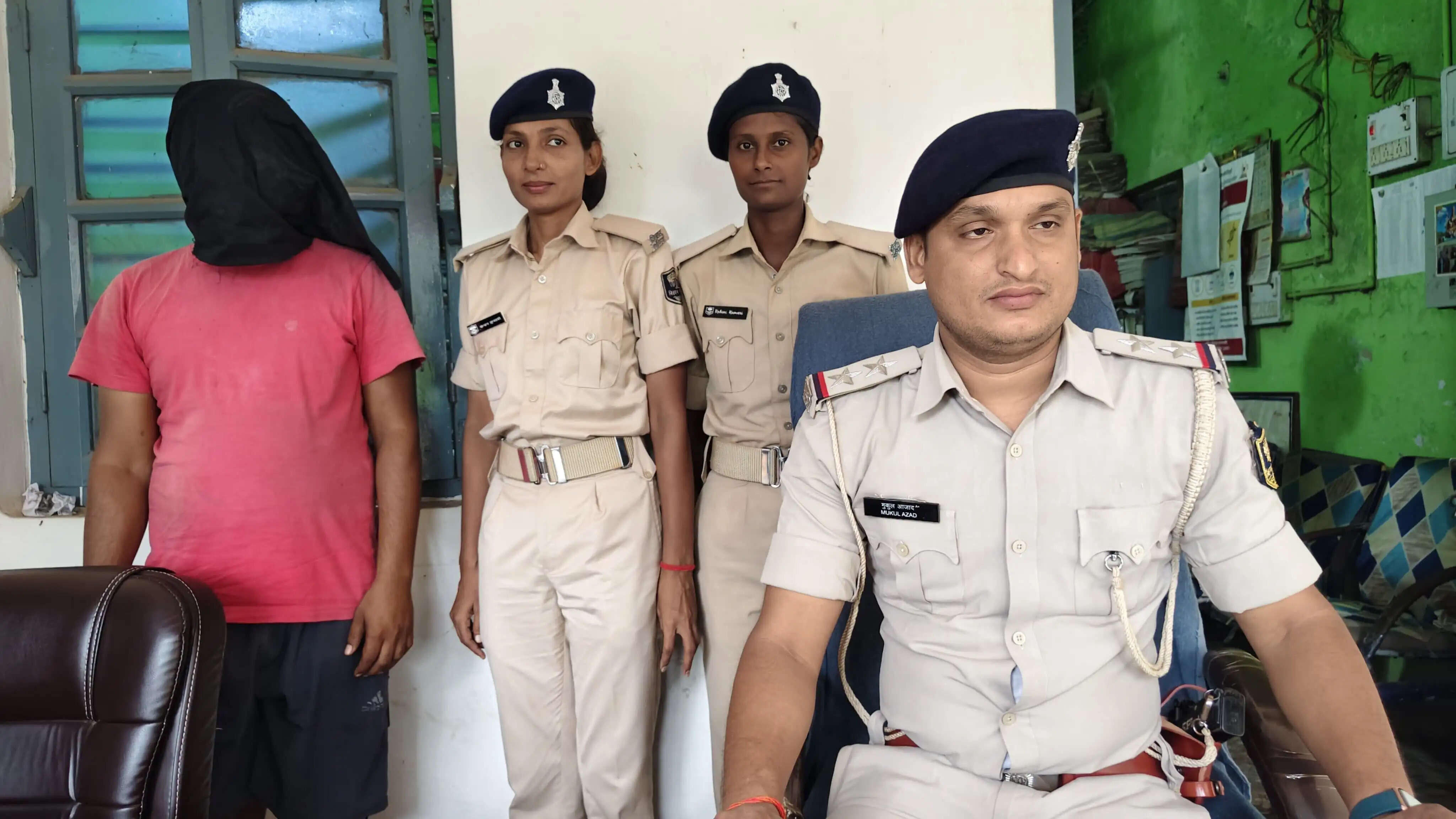 पांच वर्षों से फरार शराब कांड का नामजद आरोपी गिरफ्तार