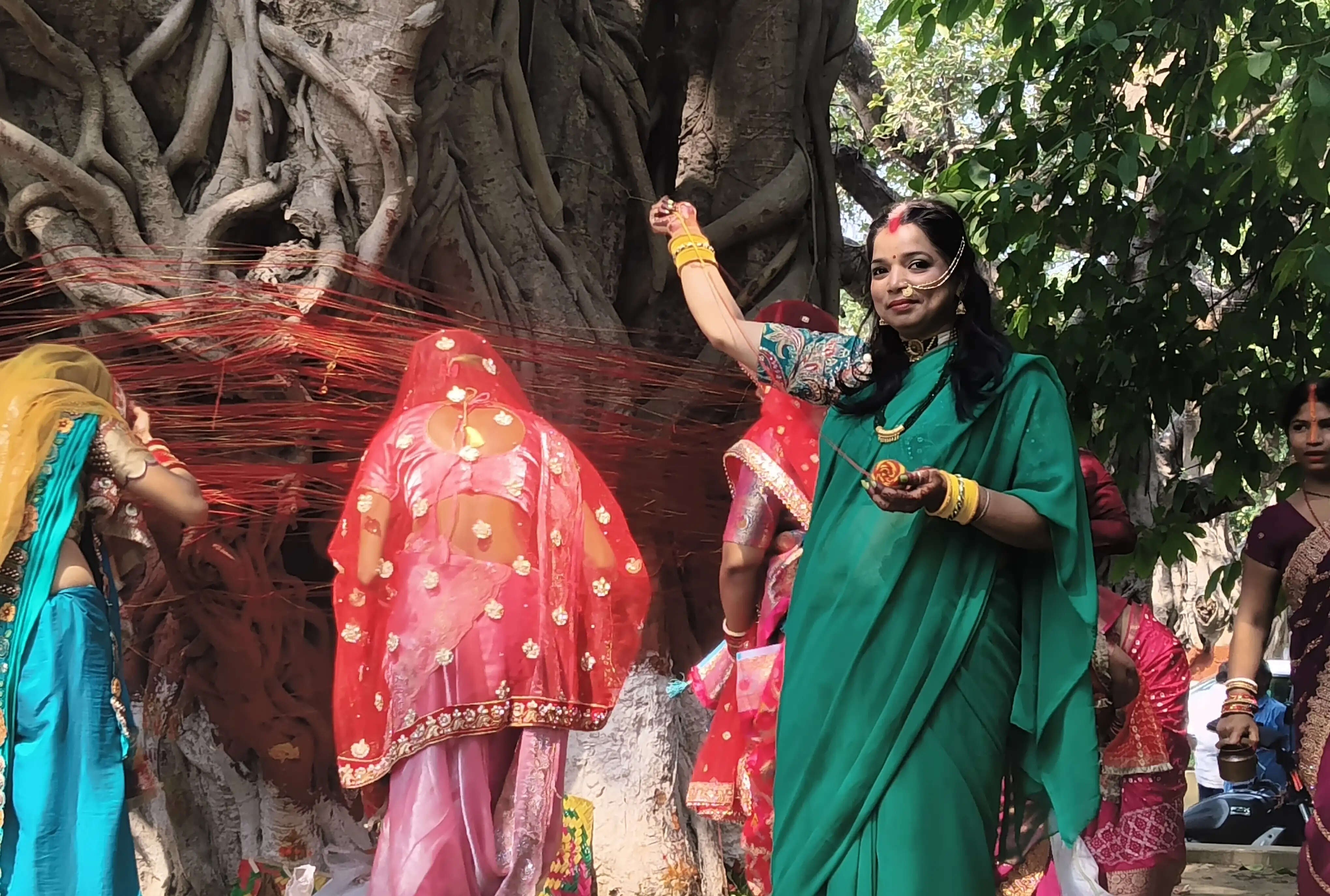 हर्षोल्लास के साथ मनाई गई वट सावित्री पूजा