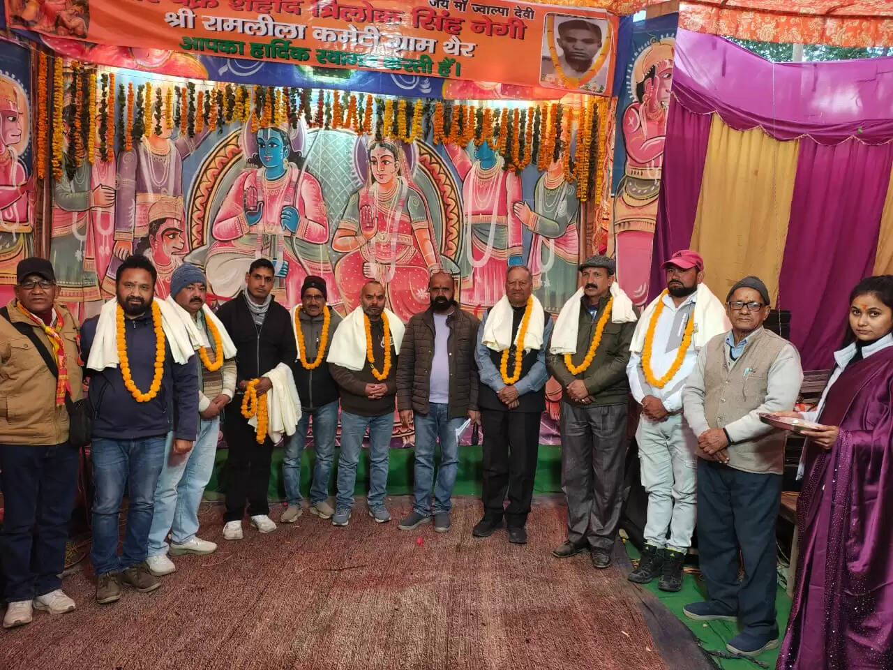 रामलीला मंचन में उमड़ रही भीड़