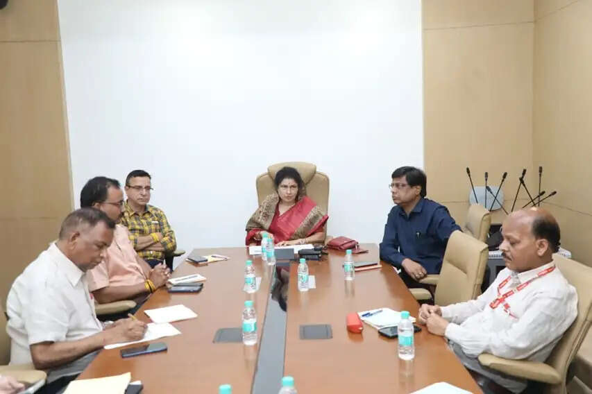विकास कार्यों में लेटलतीफी बर्दाश्त नहीं, गुणवत्ता के साथ समय-सीमा में पूरे हों कार्य: राज्यमंत्री गौर