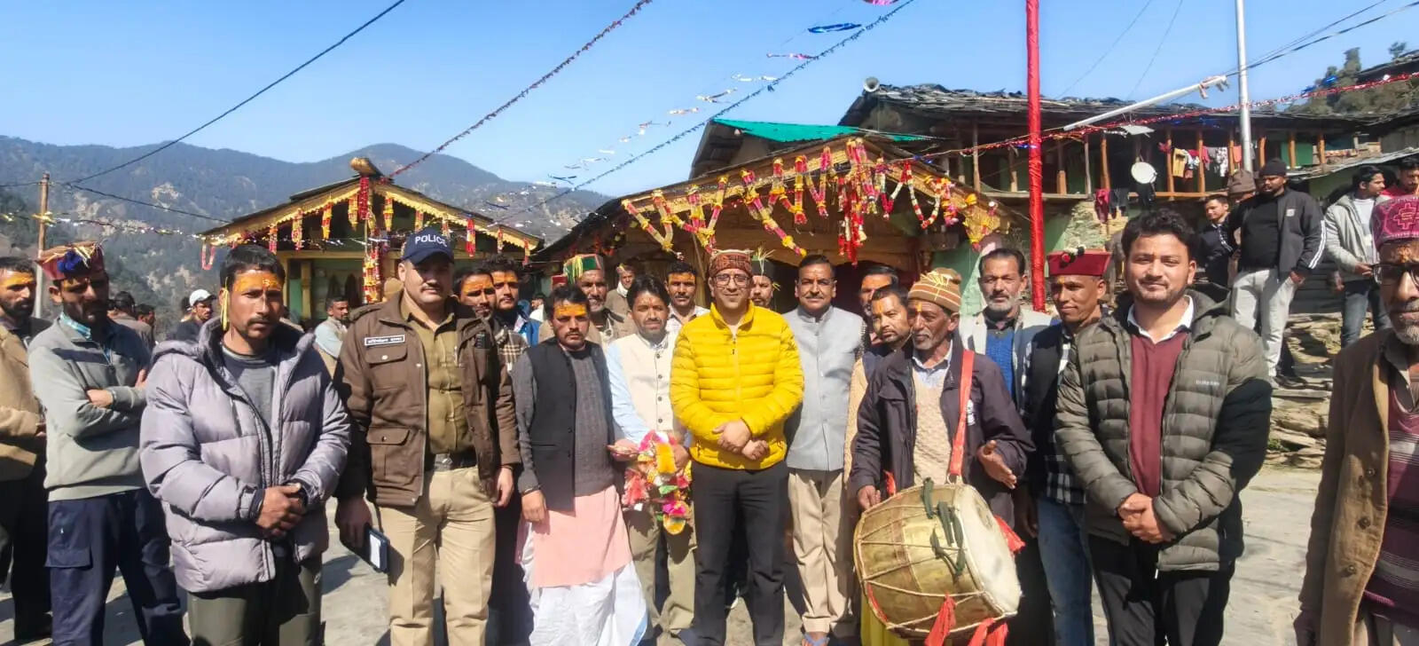 डीएम प्रशांत आर्य ने सर बड़ियार में सुनी जनसमस्याएं, 8 लाख रुपये स्वीकृत