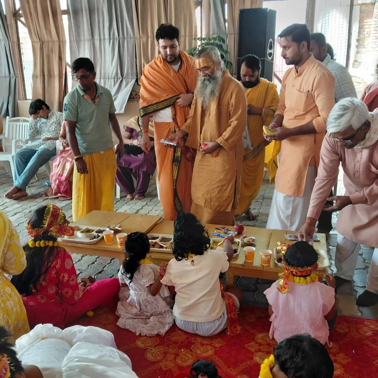 राम मंदिर की यज्ञशाला में 18 कन्याओं का पूजन कर चुनरी ओढ़ाकर किया गया सम्मानित