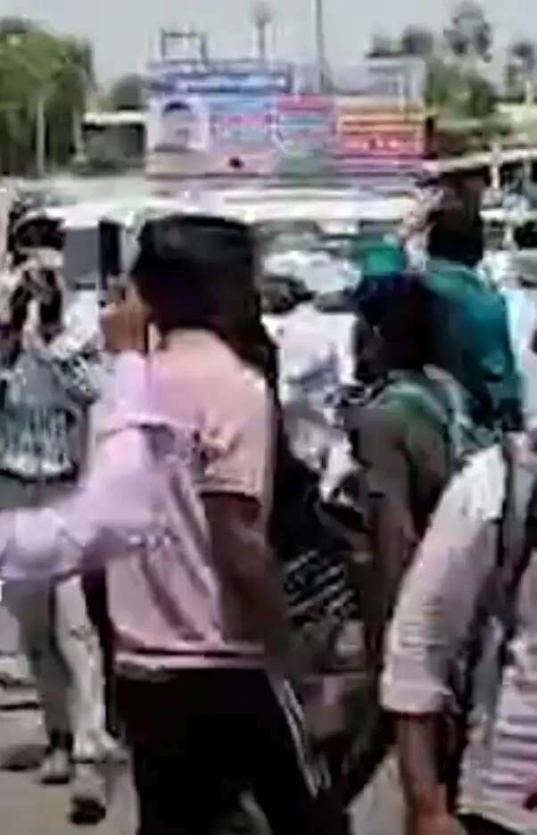 एसएससी-जीडी परीक्षा में तकनीकी गड़बड़ी पर अभ्यर्थियों का हंगामा, हाईवे जाम-परीक्षा रद्द