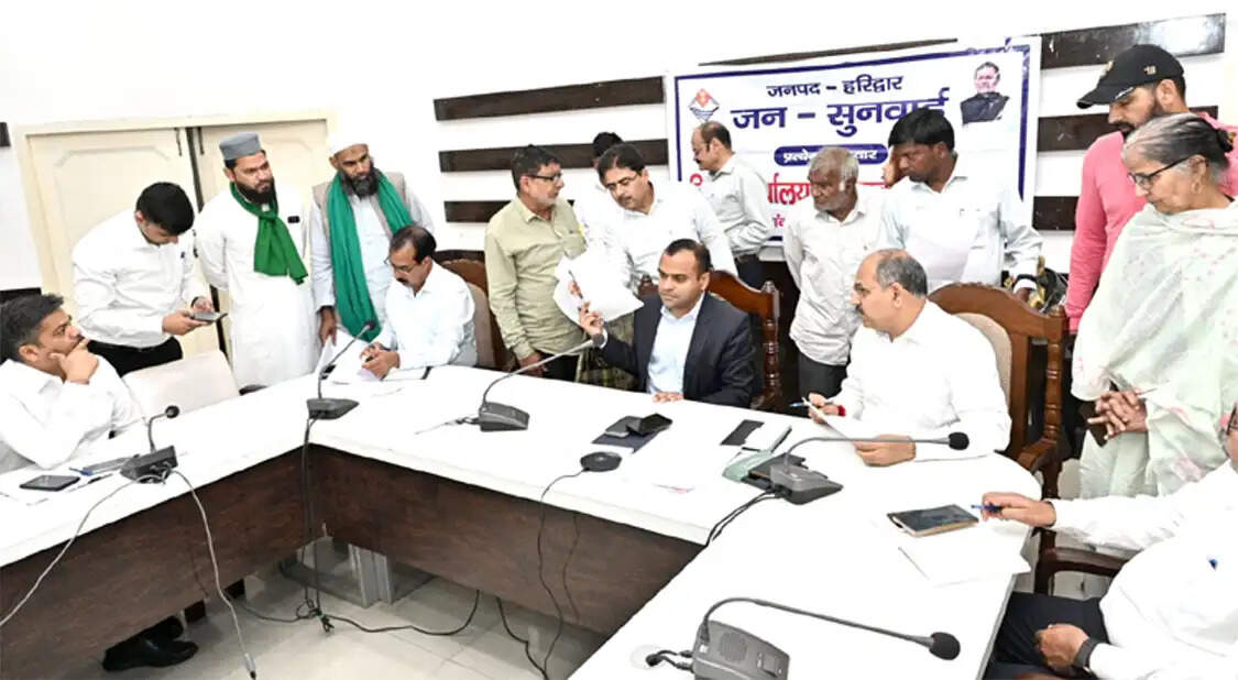 जनसुनवाई में 70 शिकायतें दर्ज, 38 का मौके पर निस्तारण