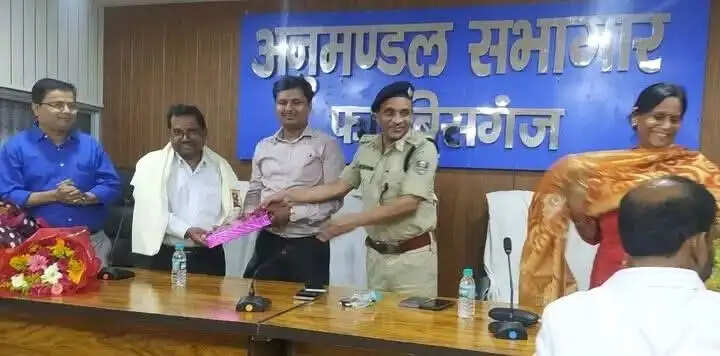 सहायक प्रशासी पदाधिकारी के सेवानिवृत्ति पर विदाई समारोह