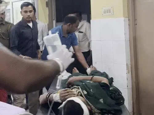 डीजे पर नाच रहे लोगों में घुसी कार, 16 घायल