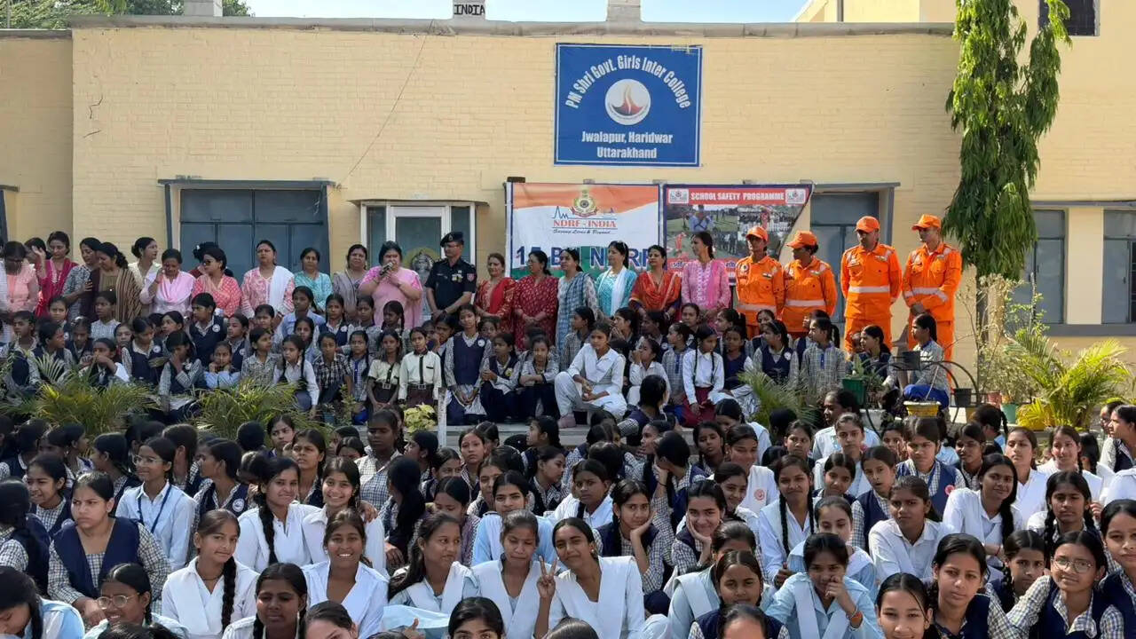 एनडीआरएफ ने छात्राओं को दी आपदा प्रबंधन की जानकारी