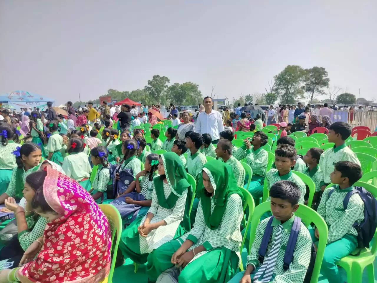 छात्र-छात्राओं ने देखा वायु सेना का पराक्रम