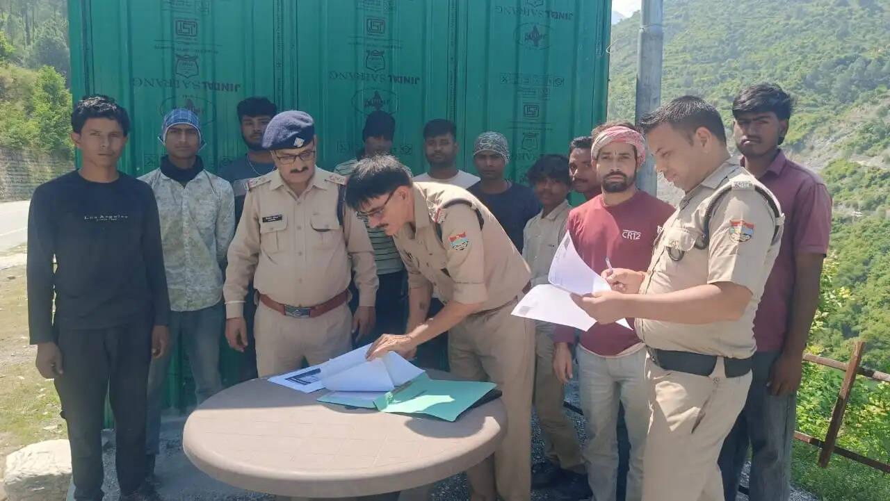 पुलिस ने चेकिंग अभियान में 547 किराएदारों का किया चालान