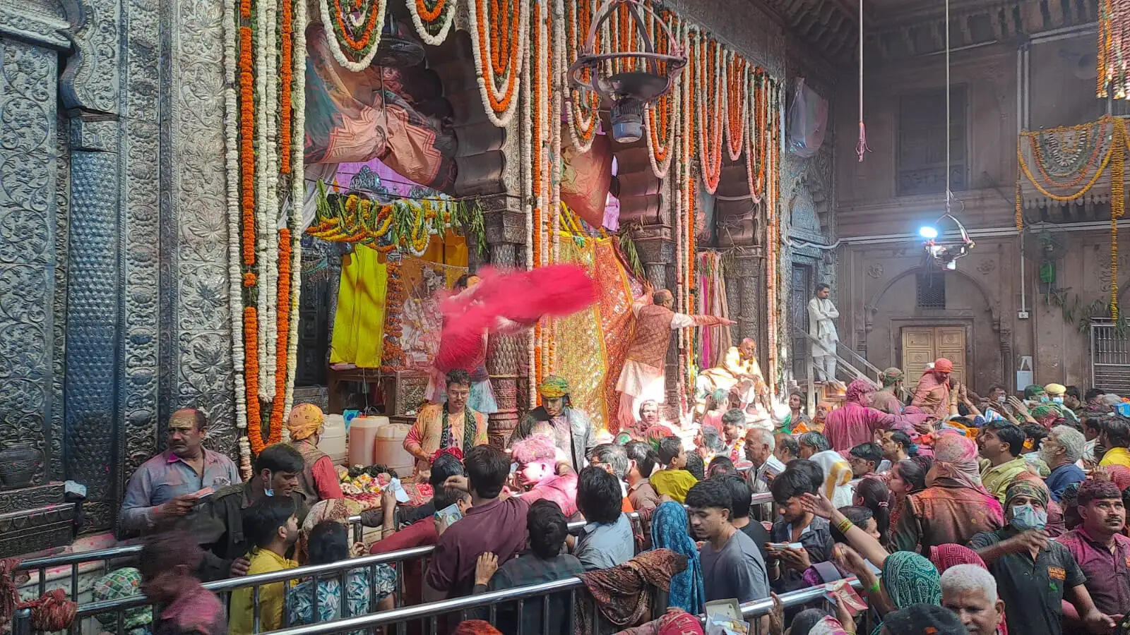 बिहारी बिहारिन की रे मोपै यह छबि बरनी ना जाय...