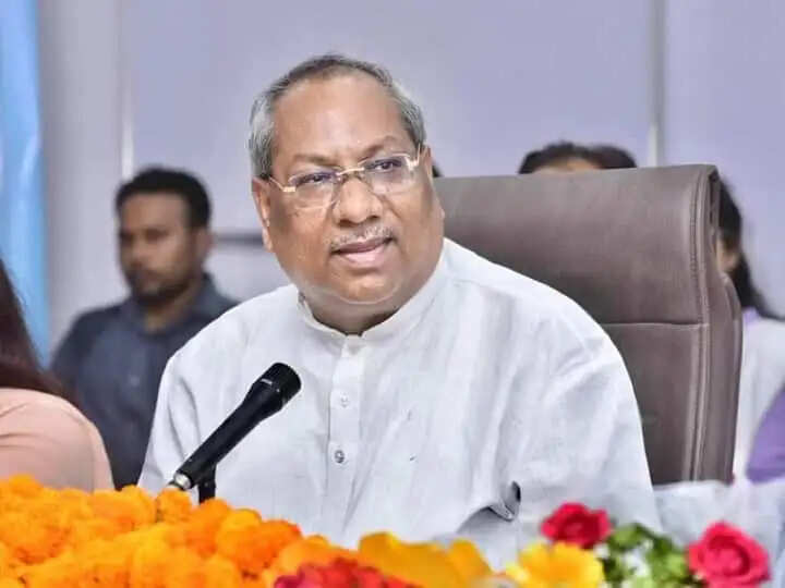 पीएमएमएसवाई में लापरवाही पर उप्र मत्स्य निदेशक समेत पांच अधिकारी निलंबित