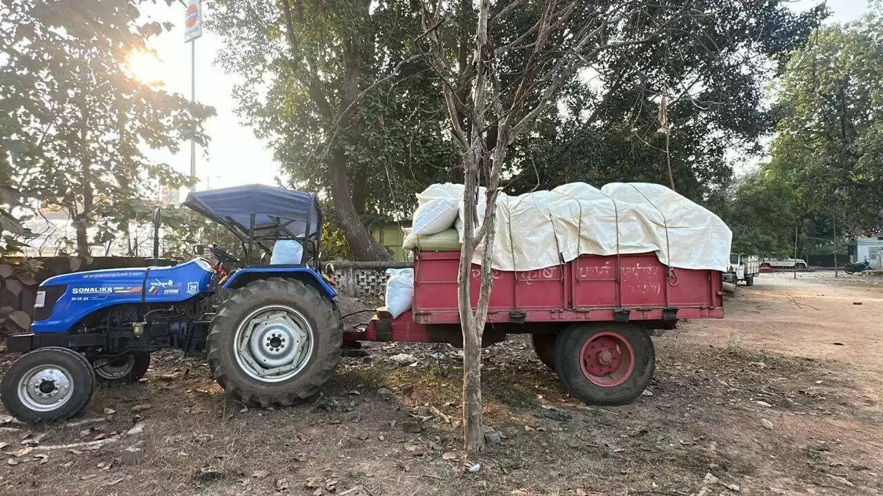 जशपुर: अवैध धान परिवहन करते ट्रैक्टर से 30 क्विंटल धान जब्त