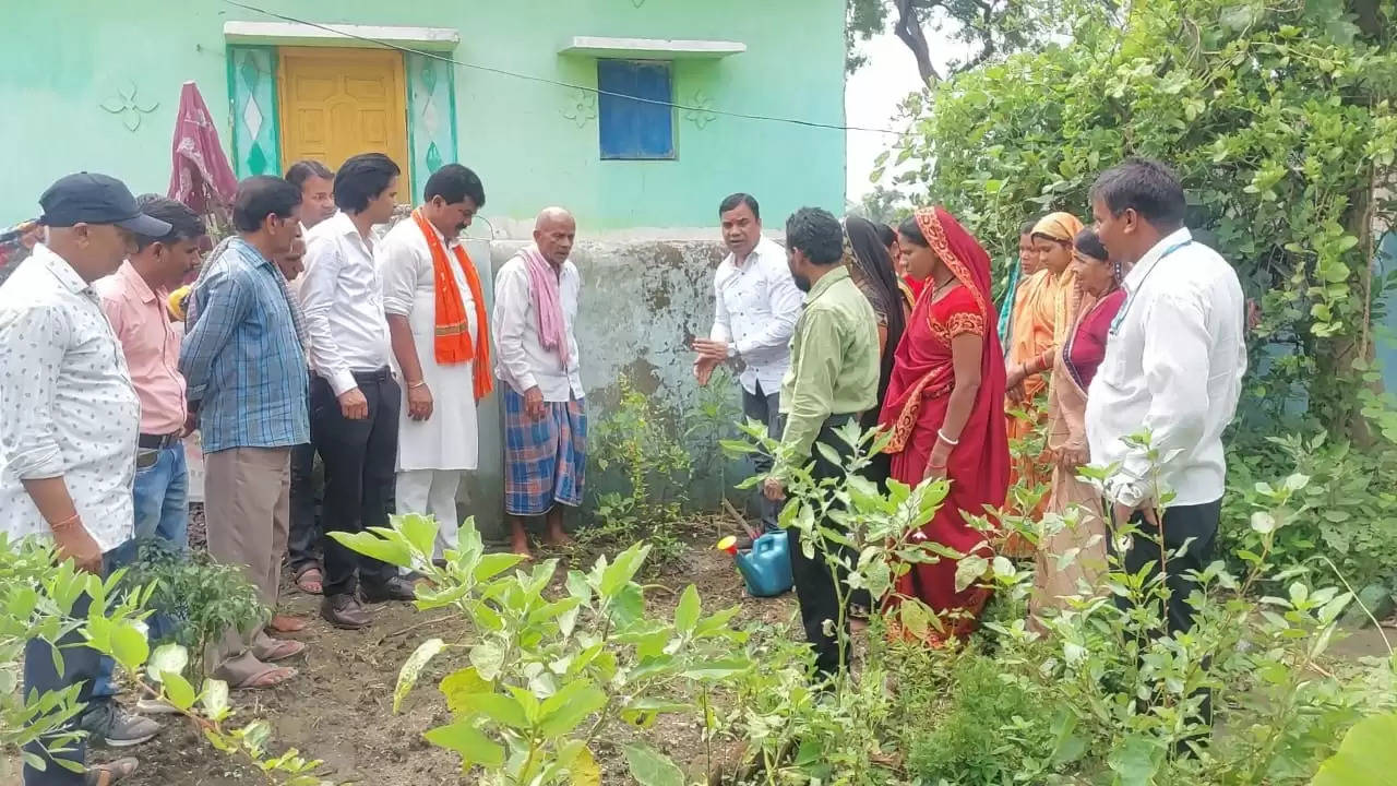 जांजगीर: देश के पहले किसान स्कूल में आयोजित हुआ श्रद्धाजंलि कार्यक्रम, किया गया पौधरोपण