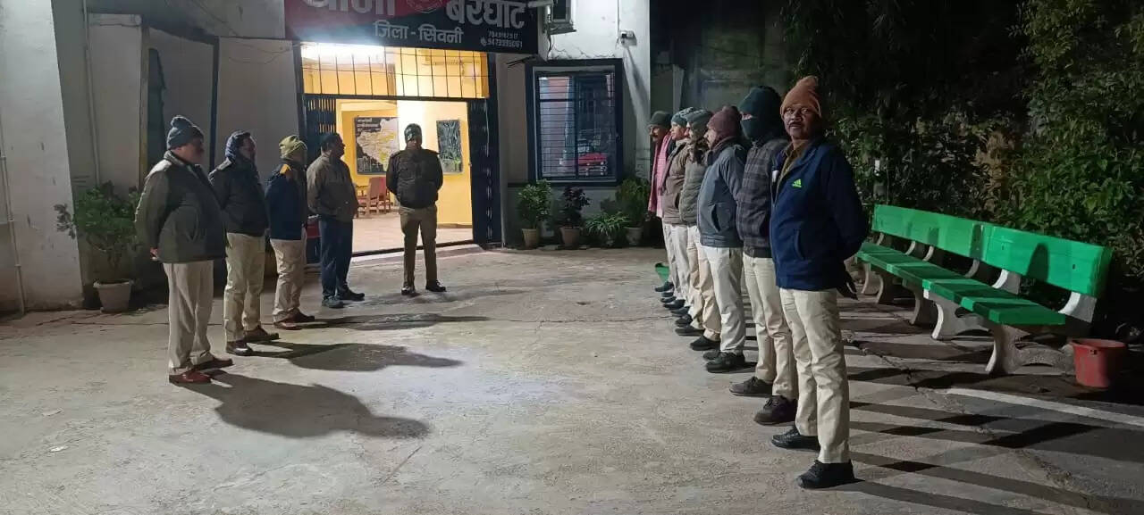 सिवनीः पुलिस का रात्रिकालीन महाअभियान, नाईट कॉम्बिंग ऑपरेशन में 54 वारंटी धराए, बदमाशों में हड़कंप