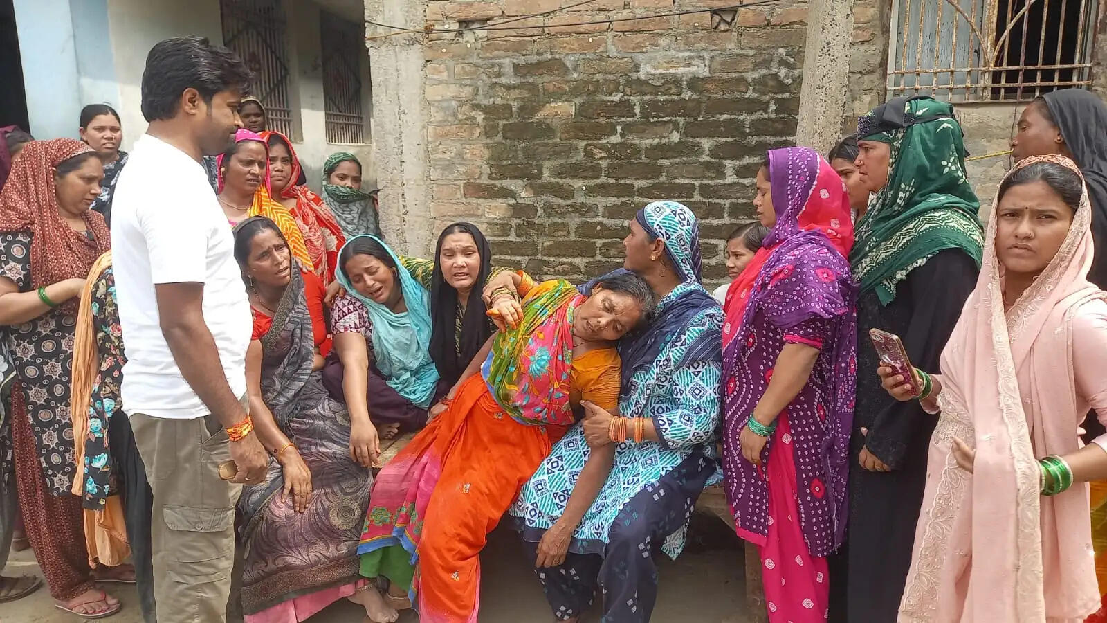 मकेर में पानी भरे गड्ढे में डूबने से पाँच वर्षीय बच्चे की मौत