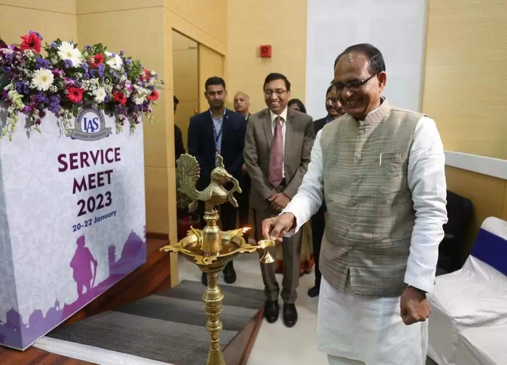 मप्रः आईएएस सर्विस मीट शुरू, मुख्यमंत्री ने अधिकारियों को दी विनम्र रहकर काम करने की सलाह