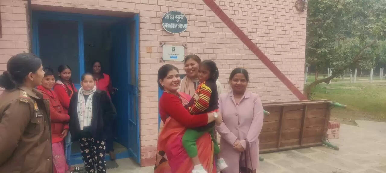 राज्य महिला आयोग की उपाध्यक्ष चारू चौधरी ने एसओएस चिल्ड्रन विलेज में बच्चों से किया संवाद